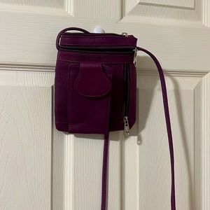 Crossbody travel purse with phone holder